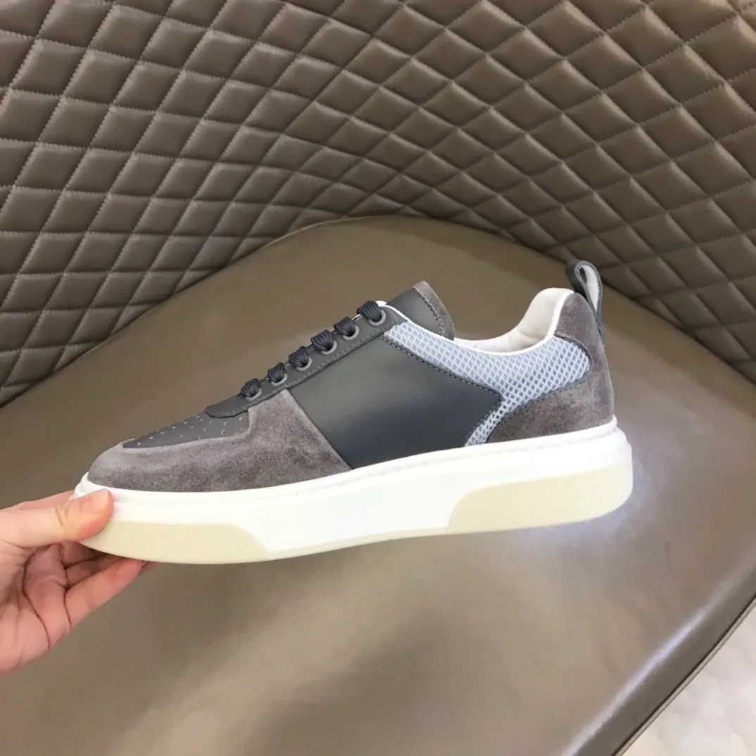 p420 "Salvatore Ferraga**" men's low-cut fashion sneakers. This casual shoe has a novel structure and is made of soft calfskin. The contrasting color elements on the upper highlight the bold and avant-garde atmosphere. The first-layer cowhide lining is high-end and comfortable. Energetic and fresh, these shoes can be worn with casual looks or add a touch of street style to elegant trousers.  Size: 38-44